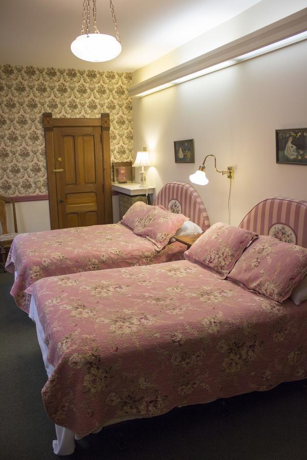 The Cottage House Council Grove Экстерьер фото