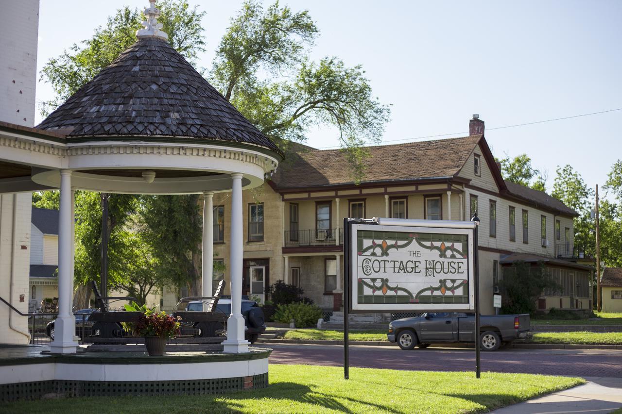 The Cottage House Council Grove Экстерьер фото