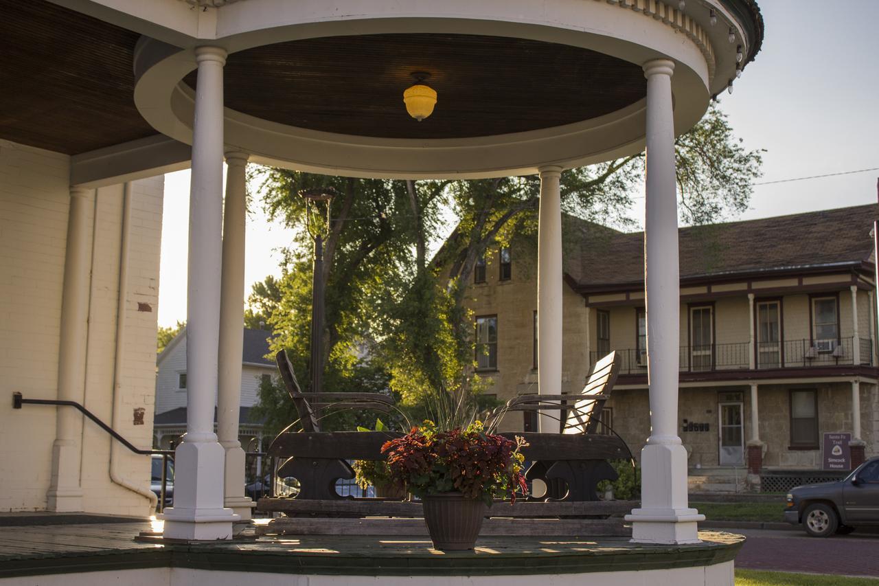 The Cottage House Council Grove Экстерьер фото